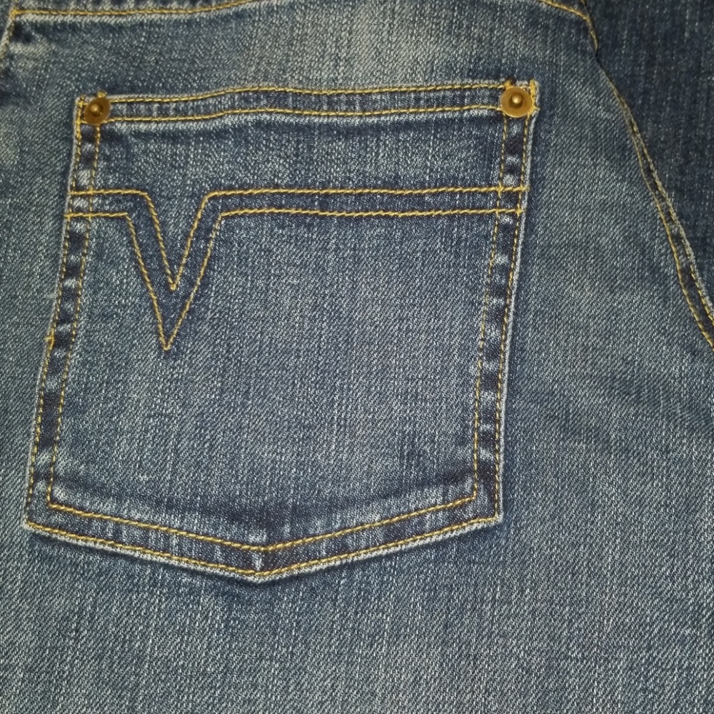 $5 ITEM. Jeans. MUST BUNDLE WITH TWO OTHER ITEMS - Picture 7 of 8